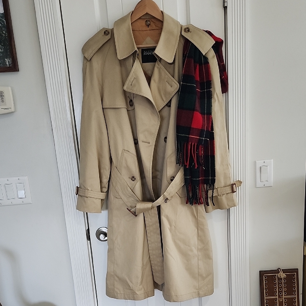 Austin Manor Double-Breasted Trench with Removable Lining & matching Scarf 38S